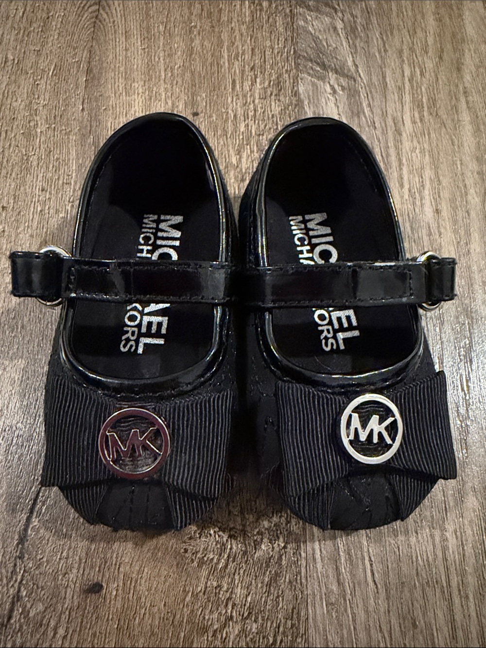Michael Kors Black Patent Girls' Mary Jane Flats with Logo Bow - Picture 5 of 7